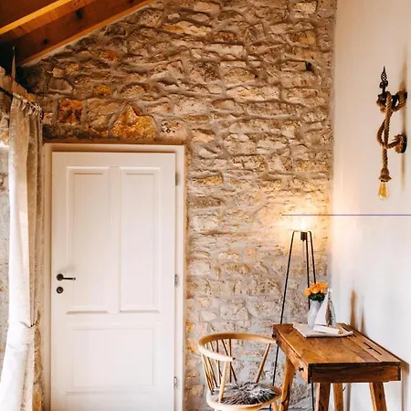 Rustic San Lorenzo With Pool In Umag *