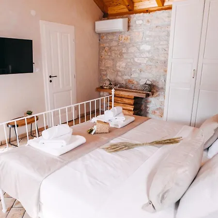 Villa Rustic San Lorenzo With Pool In Umag