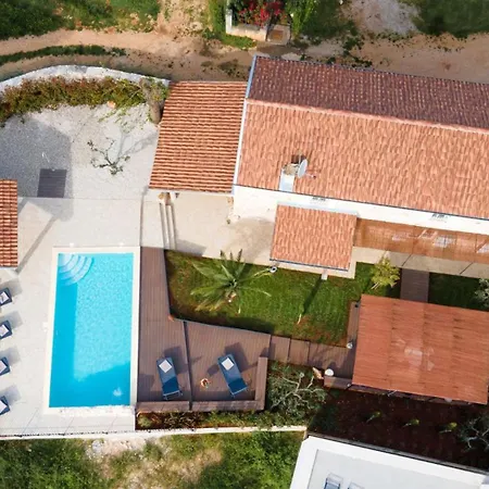 Villa Rustic San Lorenzo With Pool In Umag Babici