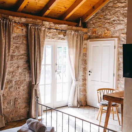 Villa Rustic San Lorenzo With Pool In Umag